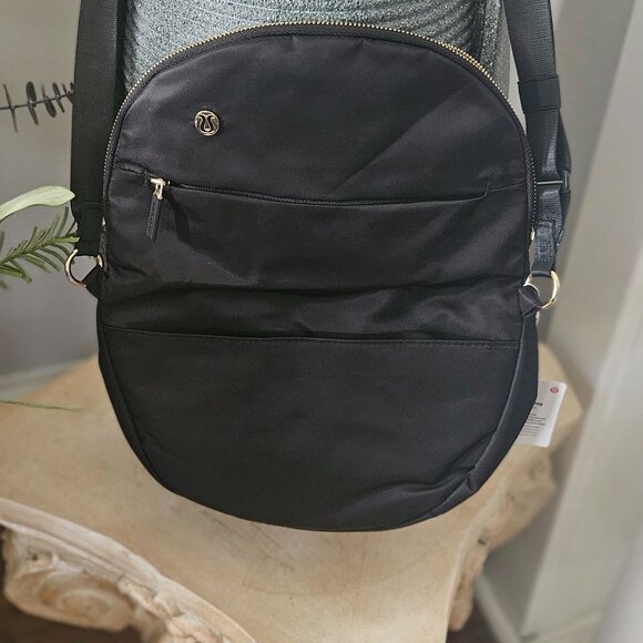 Lululemon Crossbody Bag Large 5L foldable storage bag, shoulder bag, Fanny Pack. - Picture 5 of 10